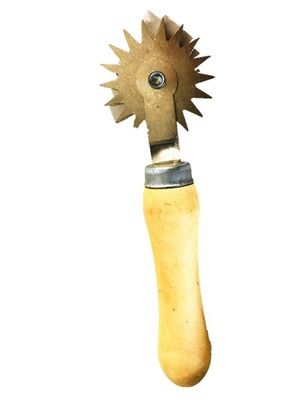 Short Wheel Embedder Beehive Tools Wooden Handle Big Wheel Gear Embedder Beekeeping Tools